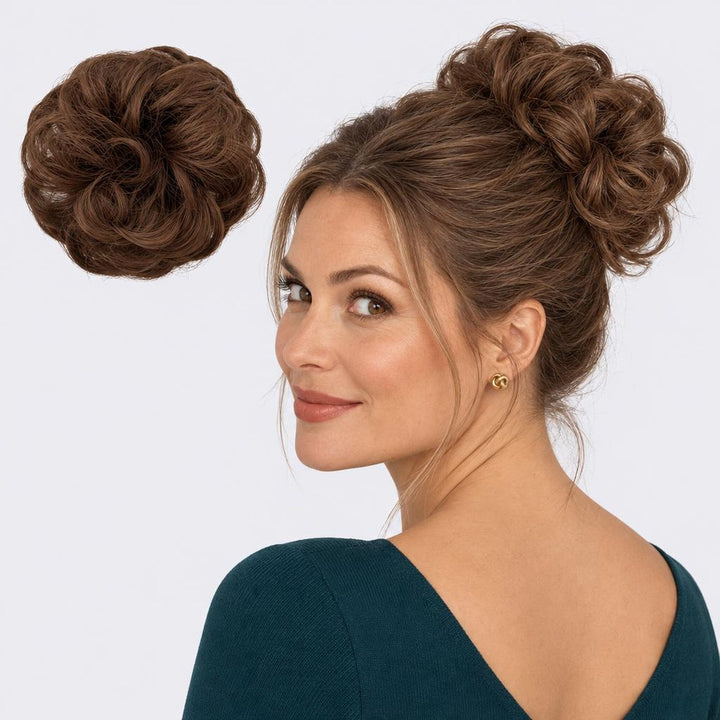 Tangled Scrunchie, sävy Brown – kihara hiuslisäke-nuttura, irrallaan ja mallin päässä