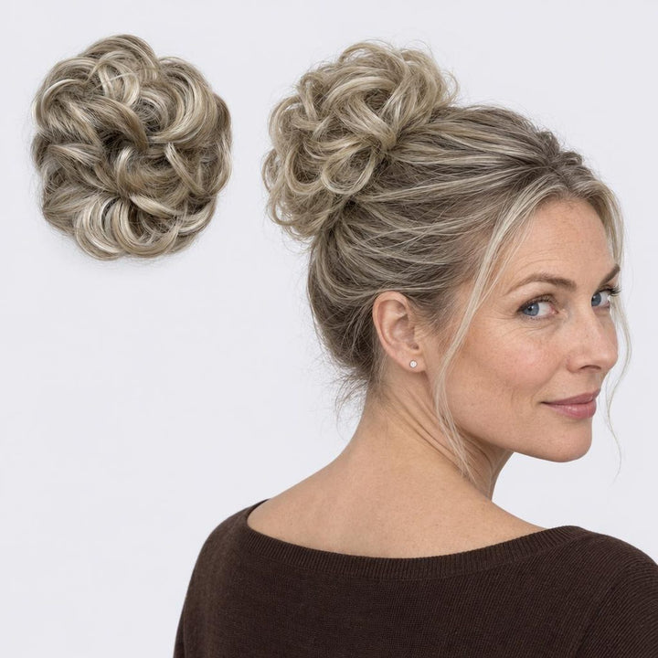 Tangled Scrunchie, sävy Grey Blonde – kihara hiuslisäke-nuttura, irrallaan ja mallin päässä