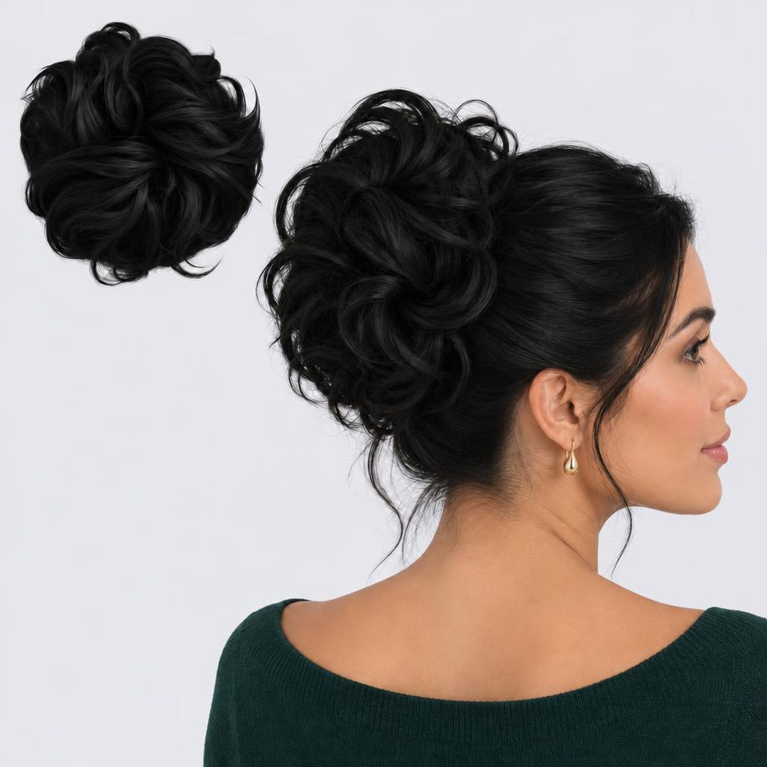 Tangled Scrunchie Luxe Length, sävy Black – extra pitkä kihara hiuslisäke-nuttura, irrallaan ja mallin päässä