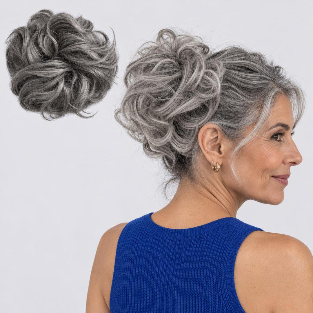 Tangled Scrunchie Luxe Length, sävy Grey Mix – extra pitkä kihara hiuslisäke-nuttura, irrallaan ja mallin päässä