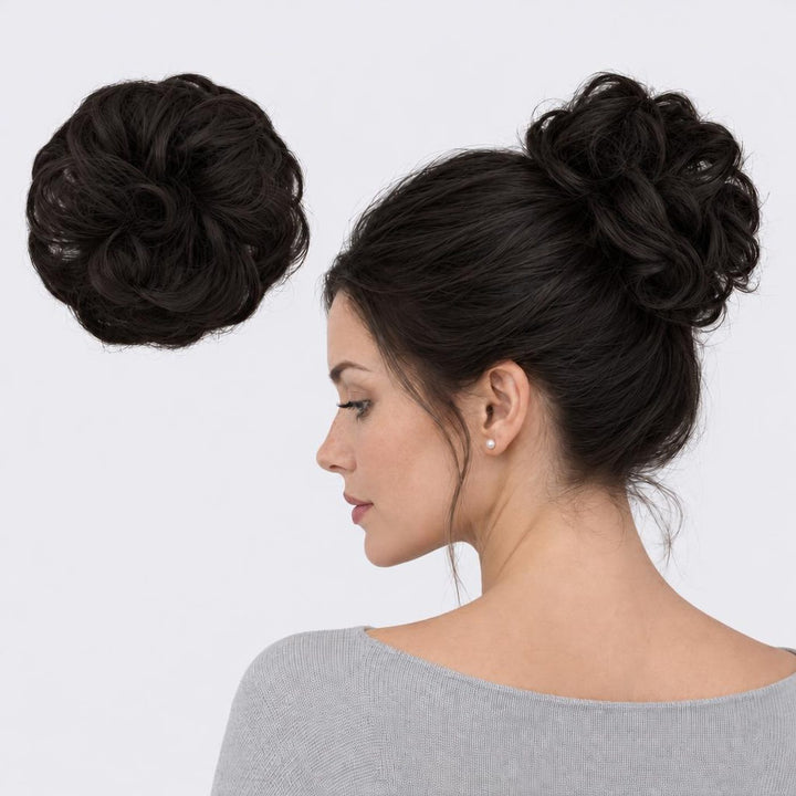 Tangled Scrunchie, sävy Midnight Brown – kihara hiuslisäke-nuttura, irrallaan ja mallin päässä