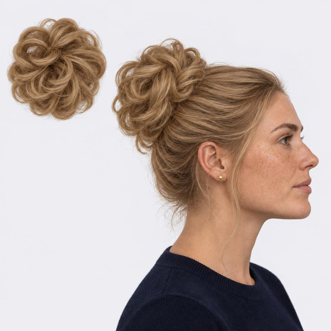 Tangled Scrunchie, sävy Sandy Blonde – kihara hiuslisäke-nuttura, irrallaan ja mallin päässä