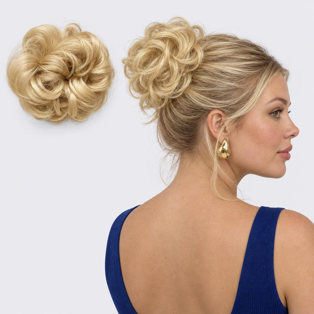 Tangled Scrunchie, sävy Warm Blonde – kihara hiuslisäke-nuttura, irrallaan ja mallin päässä